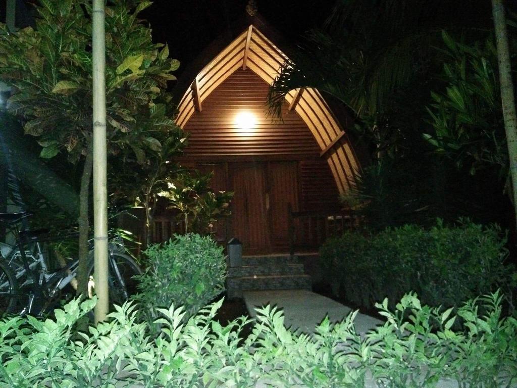 Kelapa Gading Bungalows Gili Air Exterior photo