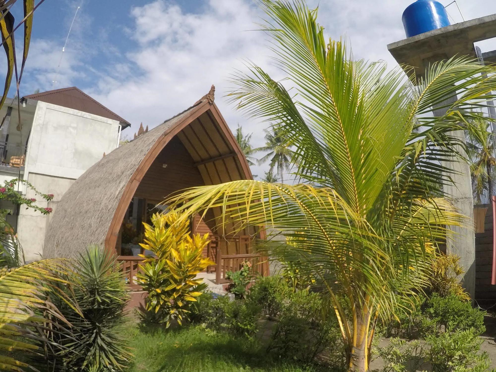 Kelapa Gading Bungalows Gili Air Exterior photo